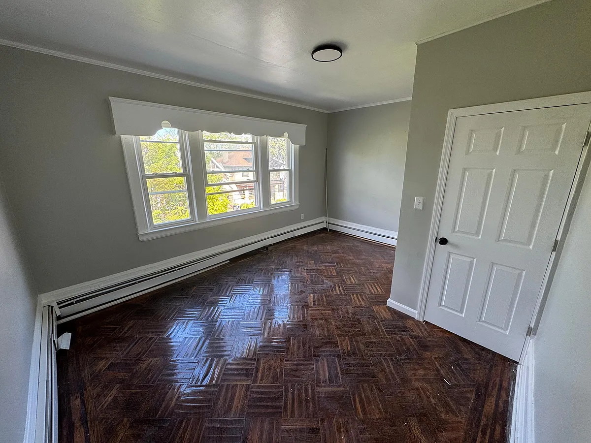 Building Photo - 52 Lehigh Ave #G3