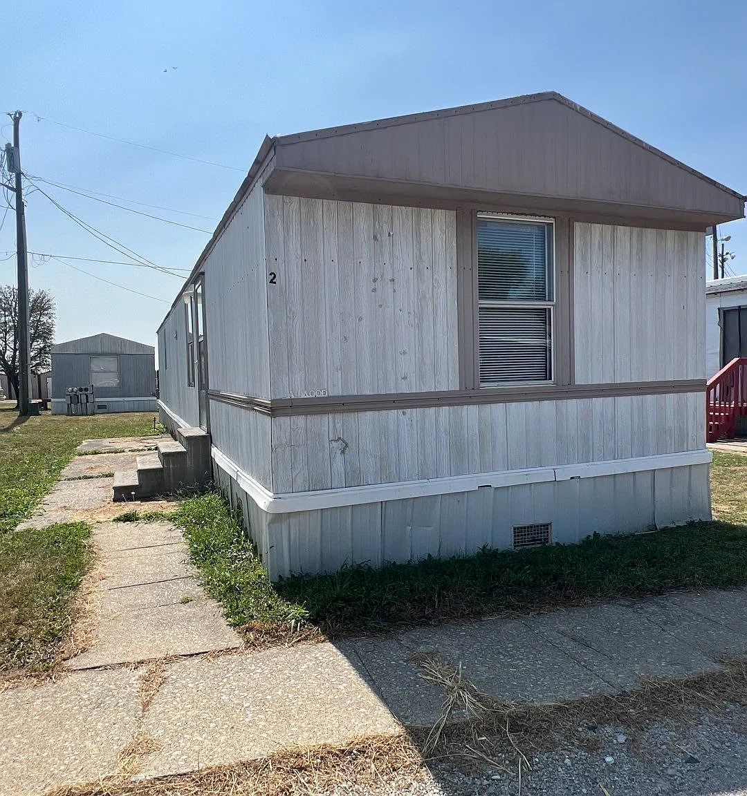 2 bed, 840 sqft, $700 — Photo 1