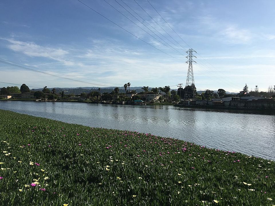2nd image of 1604 Vista Del Sol