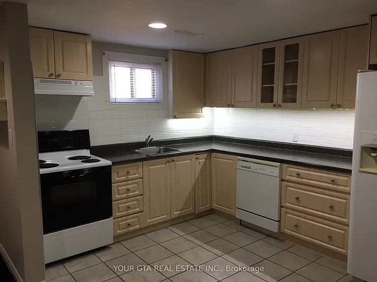 147 Bonham Blvd #LOWER — Photo 7