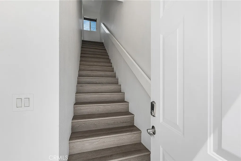 2 bed, 950 sqft, $4,950 — Photo 2