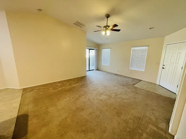 39974 W Thornberry Ln — Photo 11
