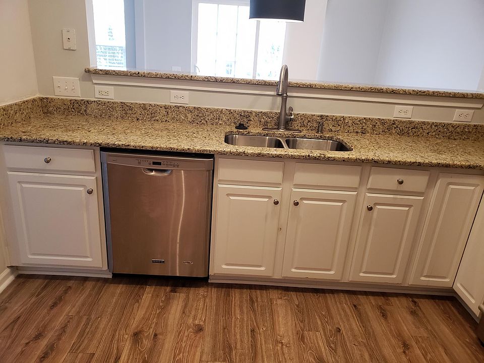 Beautiful kitchen, new dishwasher and stove.