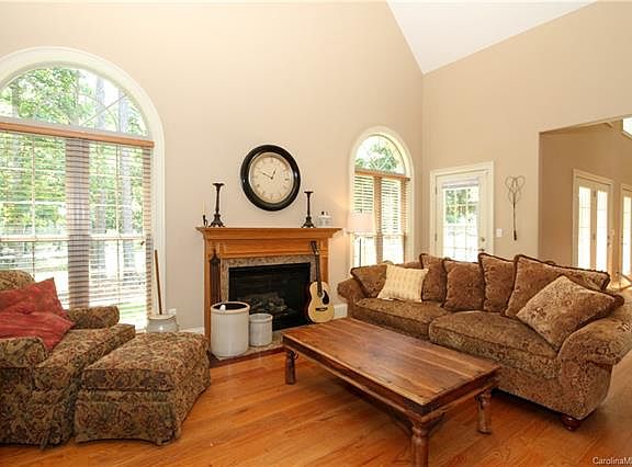 5th image of 6098 Willow Farm Dr