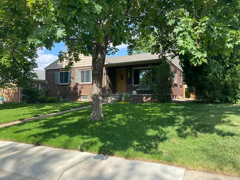 1166 S Jackson St — Photo 41