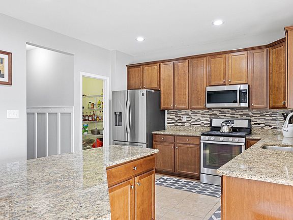 4th image of 635 Yensid Dr