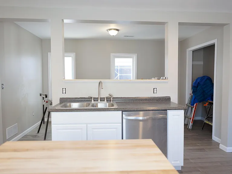 307 W Delavan Ave — Photo 7