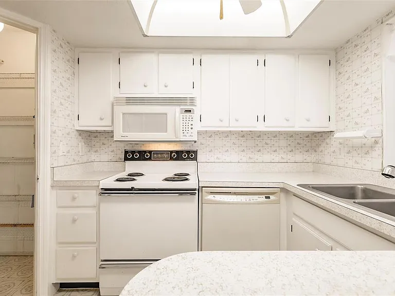 4158 Tamiami Trl #S6 — Photo 10