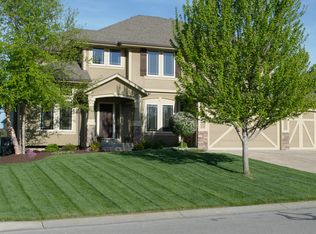 509 NE Parkview Pl, Lees Summit, MO 64086