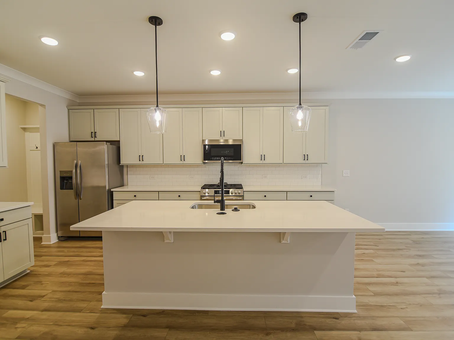 3 bed, 2062 sqft, $2,145 — Photo 2