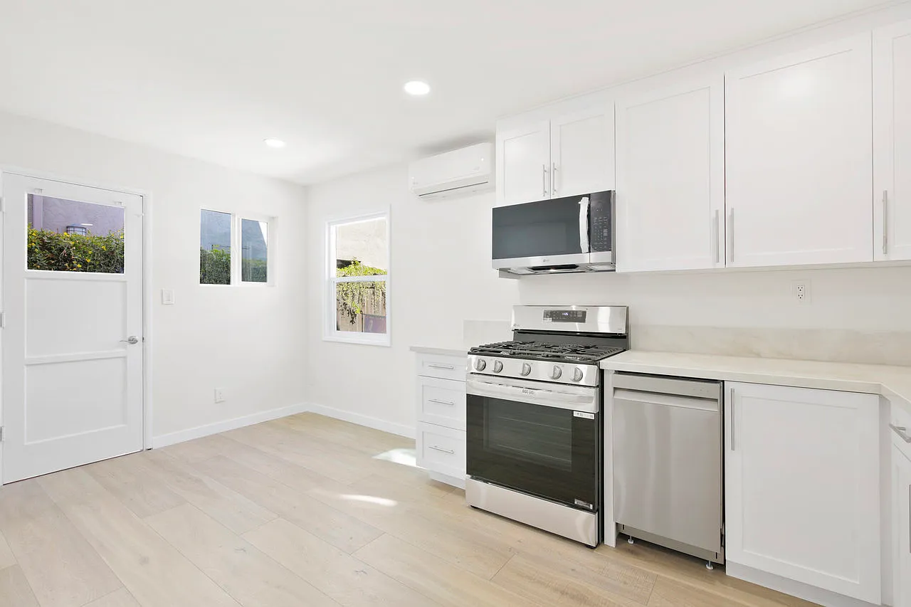 1 bed, 440 sqft, $2,795 — Photo 2