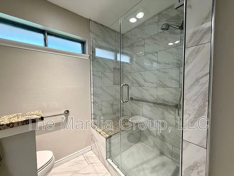 1506 Whiteoak Dr — Photo 17