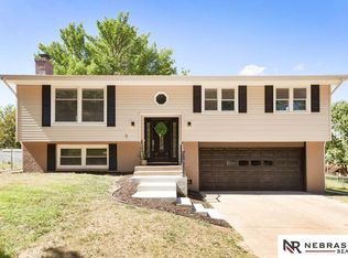 411 Teakwood Dr, Lincoln, NE 68510