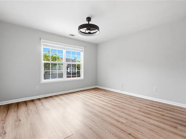 1006 Ivydale Cir — Photo 24