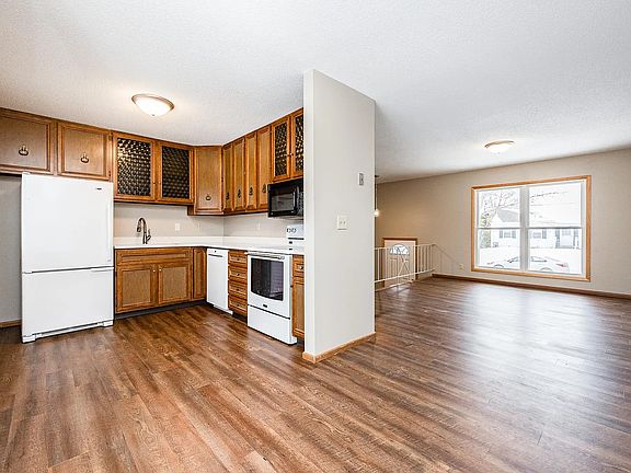 5th image of 6507 Laurel Ln NE