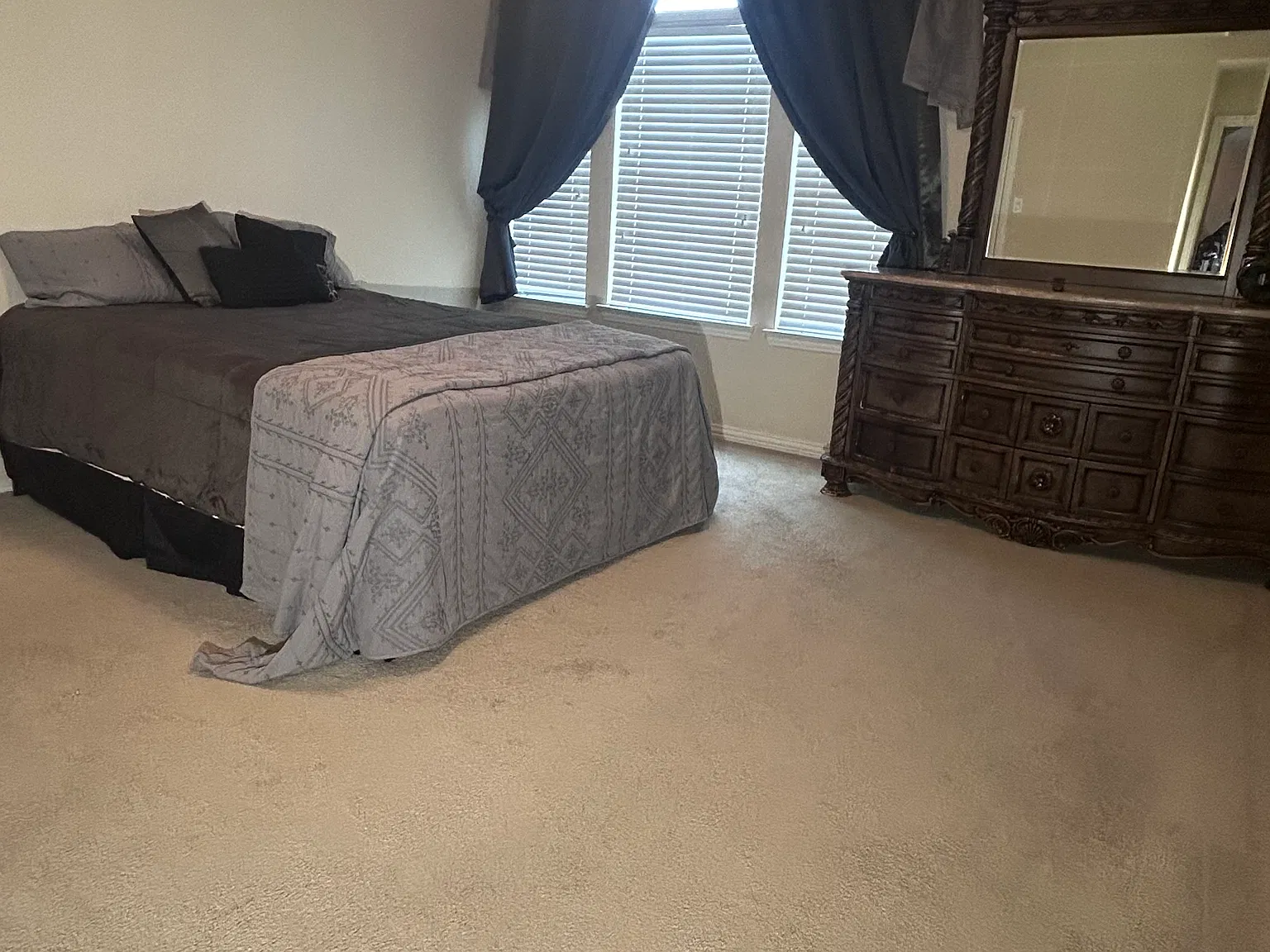 4 bed, 2467 sqft, $2,300 — Photo 4