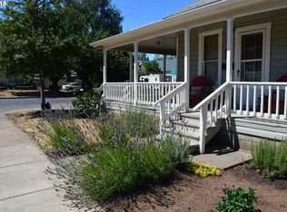 844 S 6th St, Cottage Grove, OR 97424