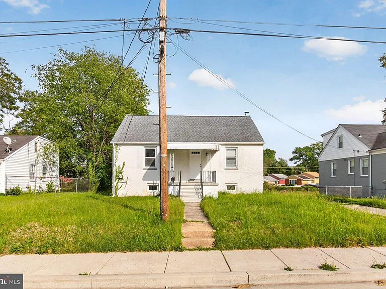 3303 Fairview Rd — Photo 1