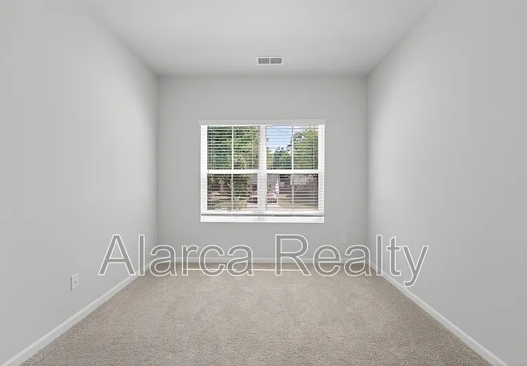 2962 Sloan Dr — Photo 10