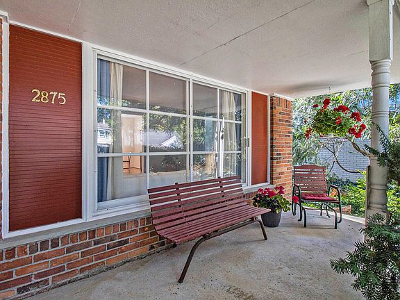 4th image of 2875 Sorrento Ave