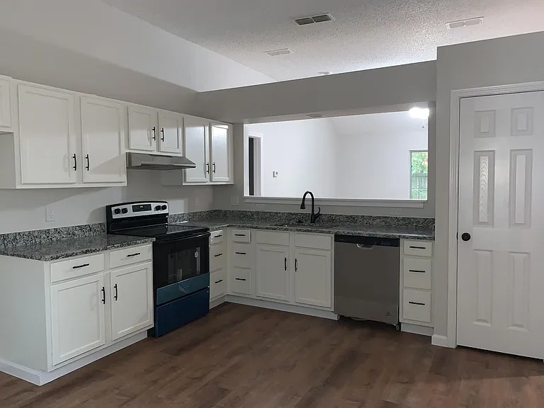 120 Plumthicket Ln — Photo 4