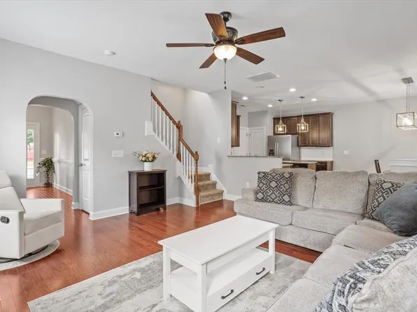 124 Sweet Violet Dr, Holly Springs, NC 27540