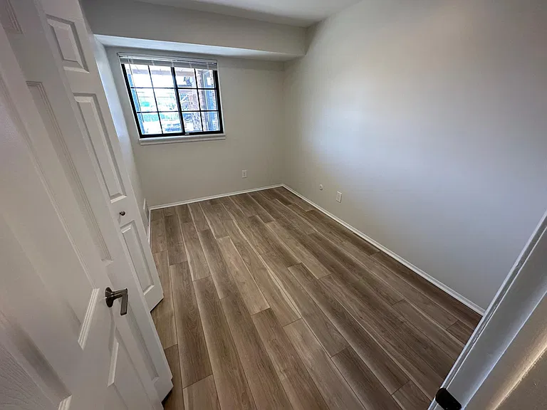 102 N Washington Ave — Photo 16