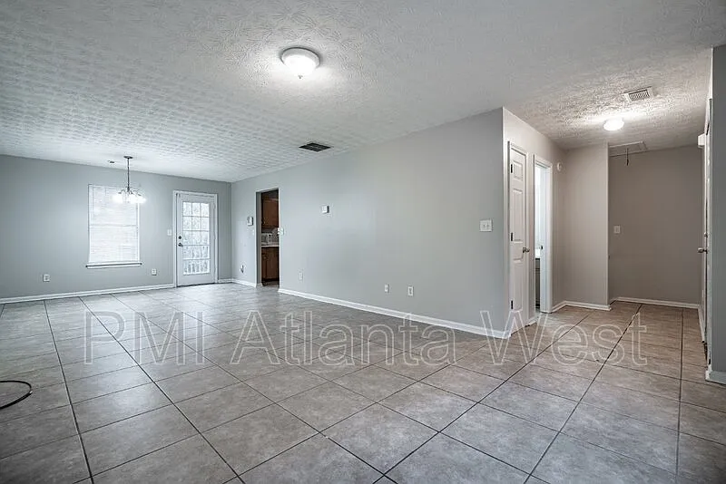 3 bed, 2.5 bath, 1384 sqft, $1,250 — Photo 4