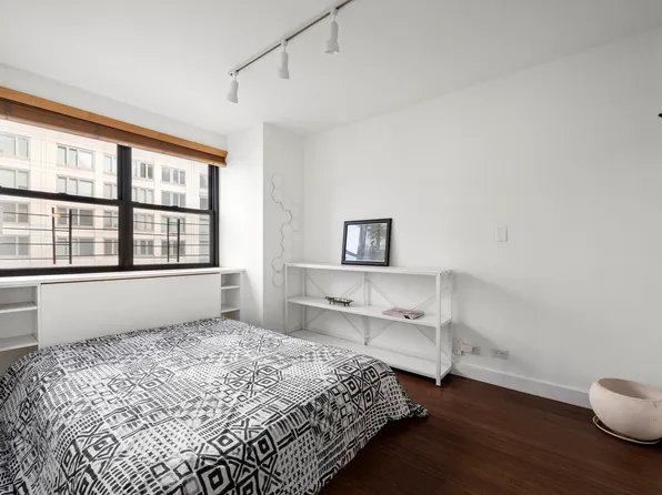 200 East 24th Street image 6 of 11