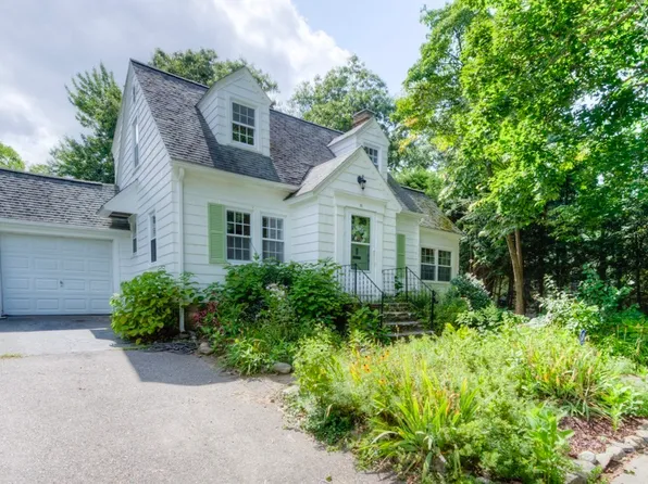 16 Saxon Rd, Worcester, MA 01602