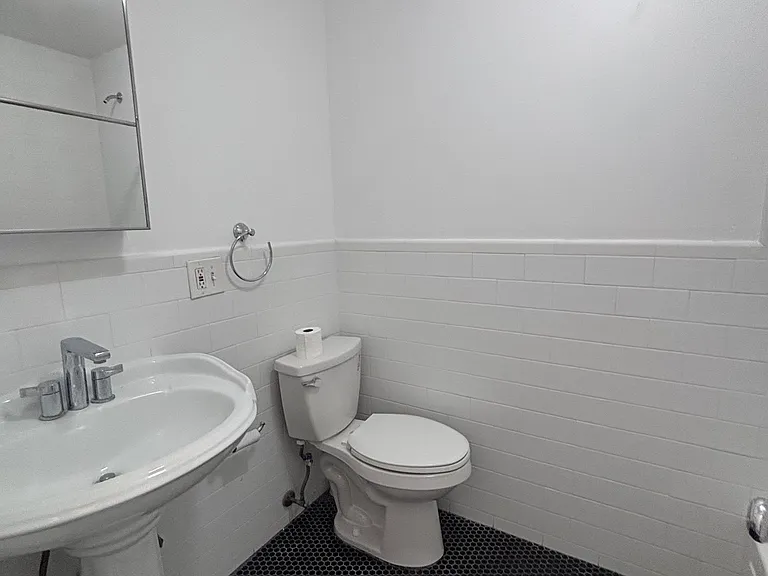 14 Monticello Ave #A — Photo 6