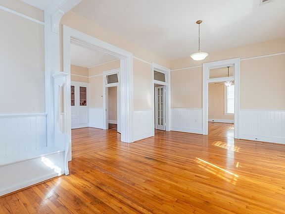 3rd image of 2901 Beacon Ave