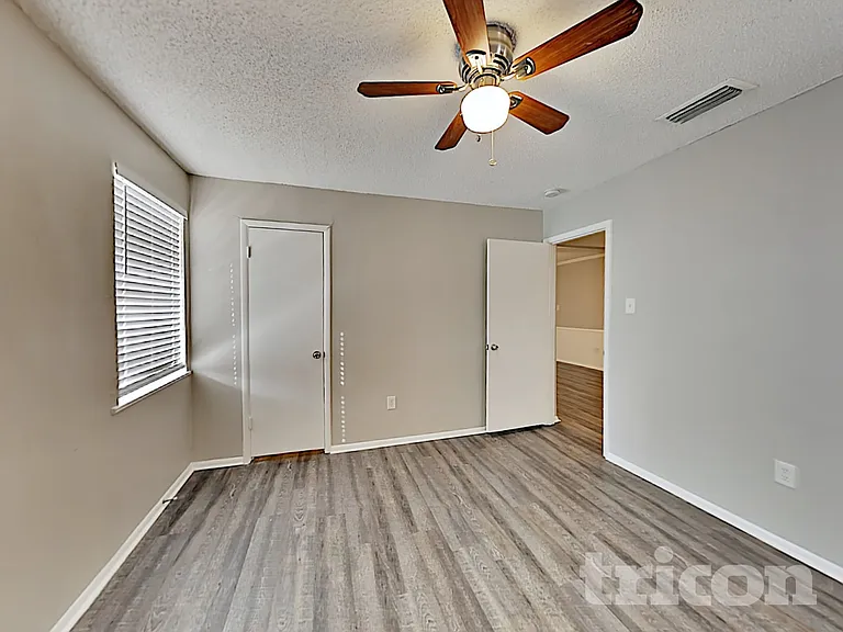 429 W Ferndale Ln — Photo 9
