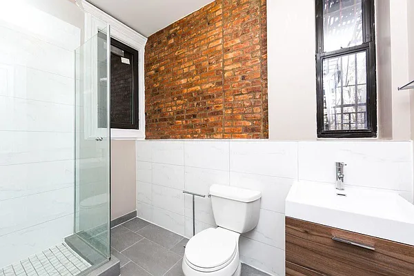 Rented by Remax Real Estate Professionals | media 74