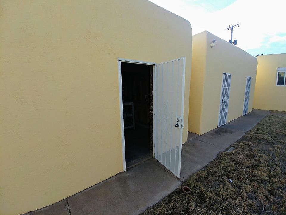 Single Car Garage Entrance