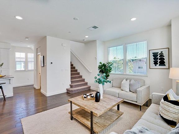 4th image of 4563 Huntington Ln