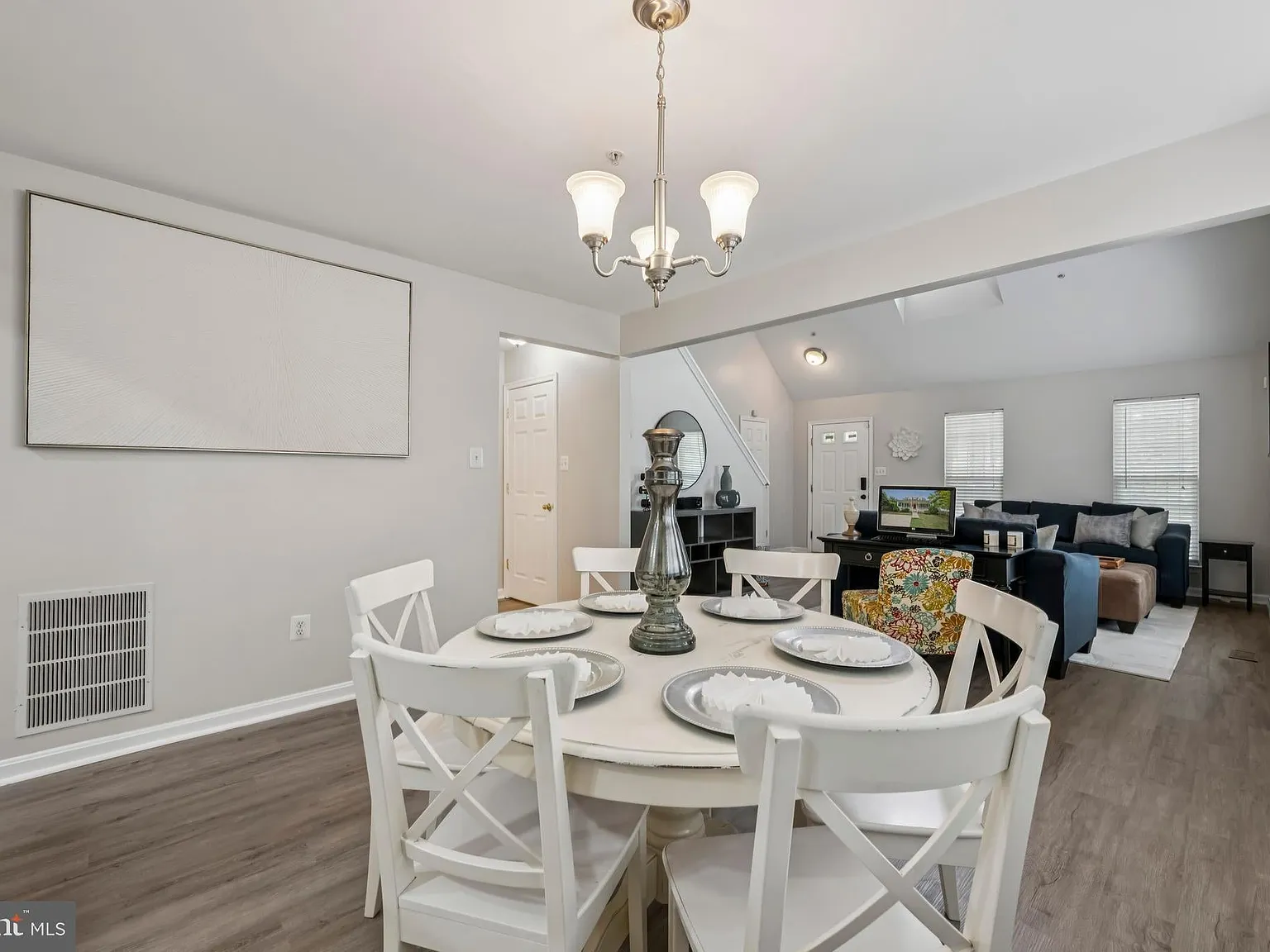 3 bed, 3.5 bath, 1528 sqft, $3,650 — Photo 4