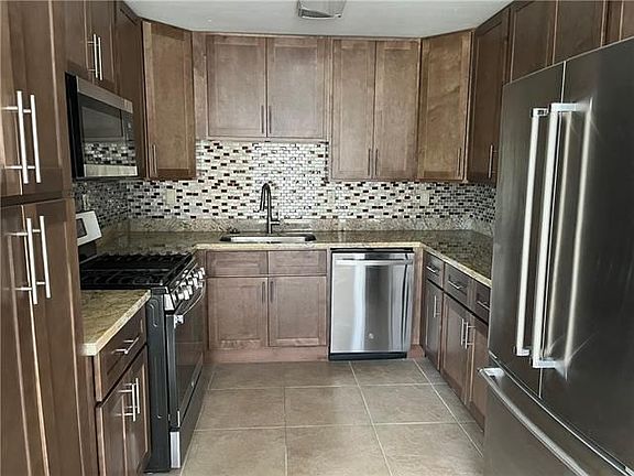 3rd image of 3533 W Loyola Dr