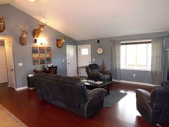 3rd image of 1660 Burch Road