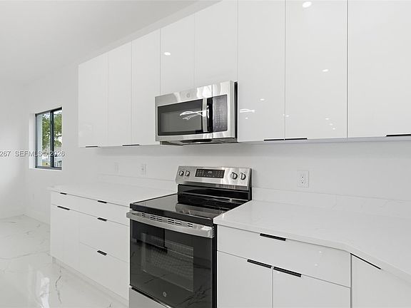 3rd image of 161 Blackstone Dr