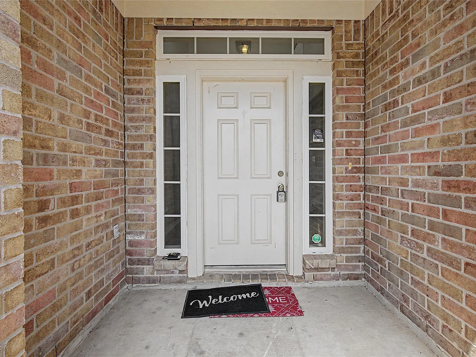 5 bed, 3.5 bath, 3985 sqft, $2,995 — Photo 2