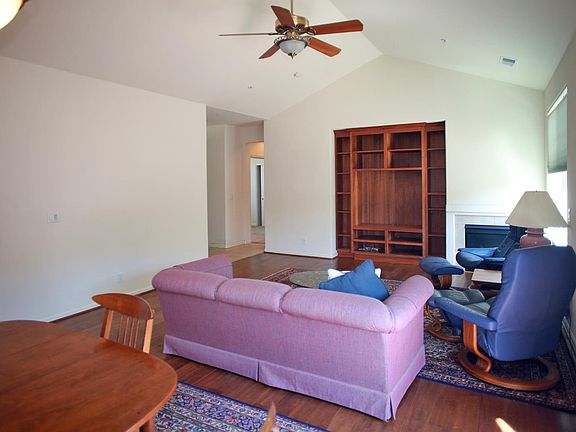 5th image of 447 Vivienne Dr