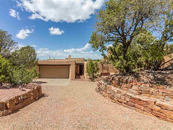 3rd image of 829 Camino Del Este