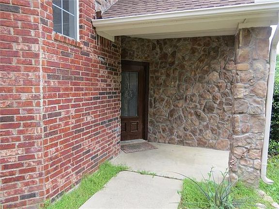 3rd image of 1116 Breezewood Dr
