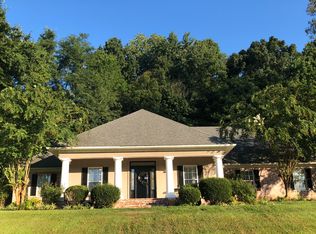 108 Camden Dr, Vicksburg, MS 39183