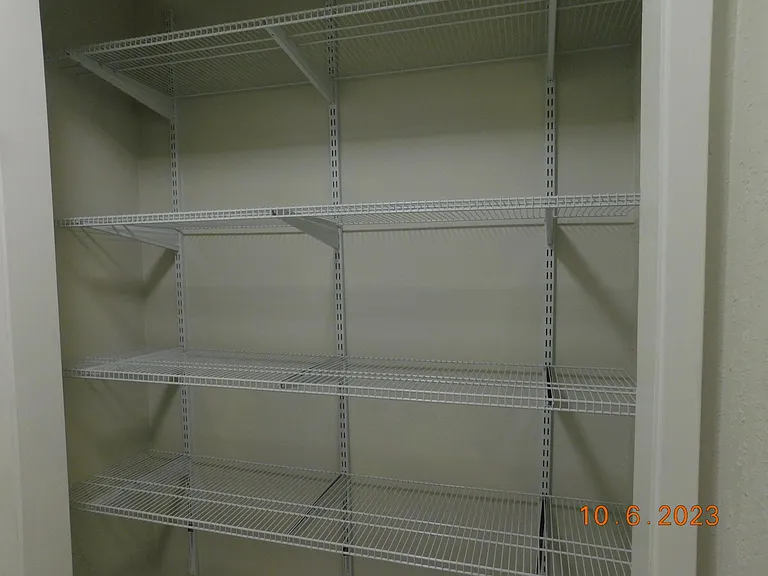 132 N Riverside Dr — Photo 12