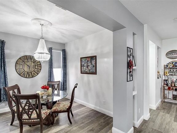 4th image of 2141 Queenstown Dr