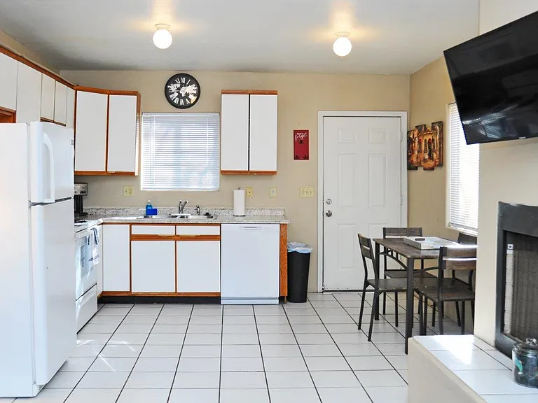 1109 N Camilla Blvd #2 — Photo 7