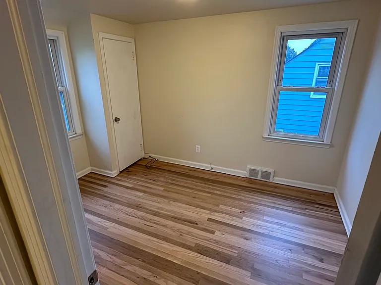 7517 Sterling St — Photo 7