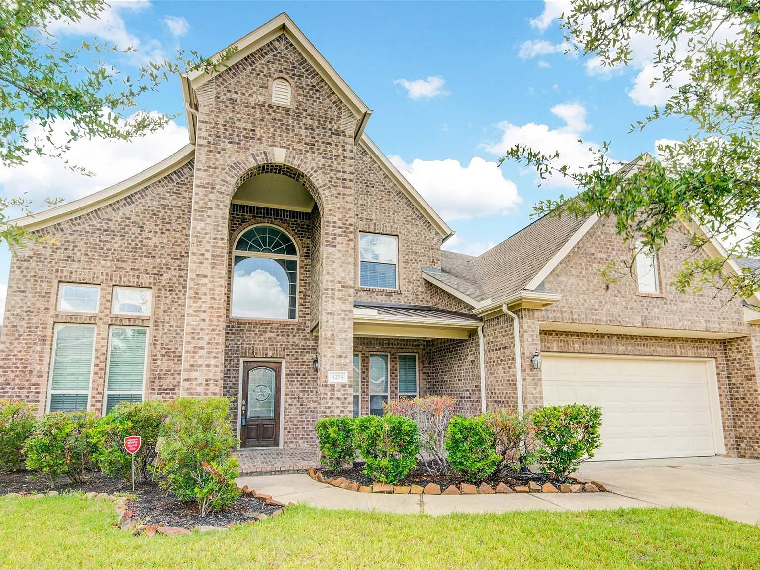 5 bed, 3.5 bath, 3826 sqft, $3,780 — Photo 4